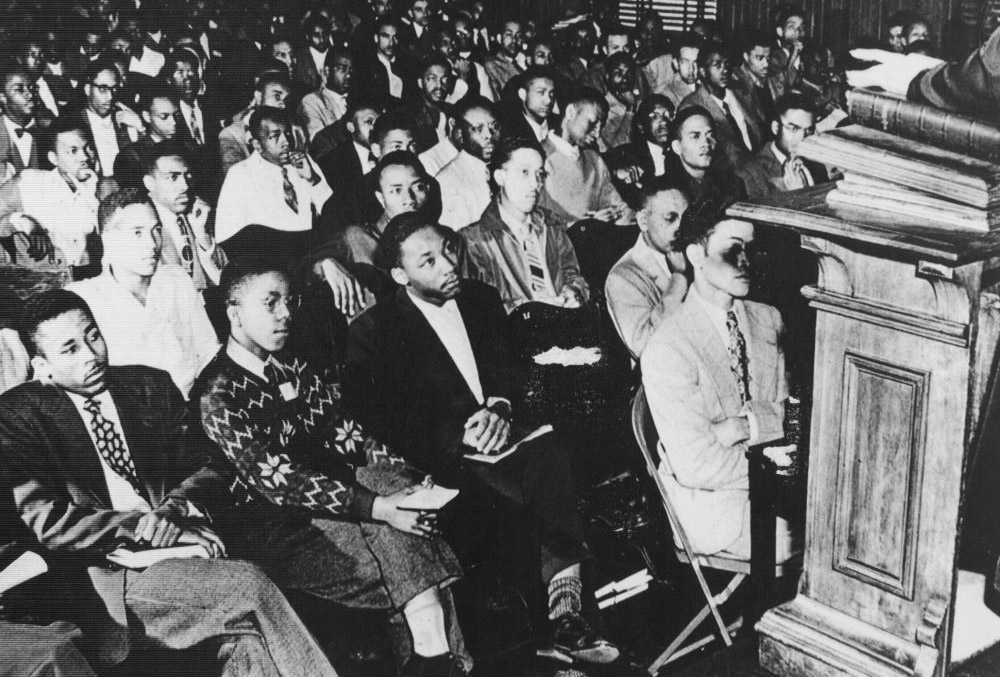 Martin Luther King Jr. (el tercero por la izquierda) en el Morehouse College